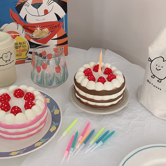 [인테리어소품] 딸기케이크 디저트 모형 인테리어 촬영소품